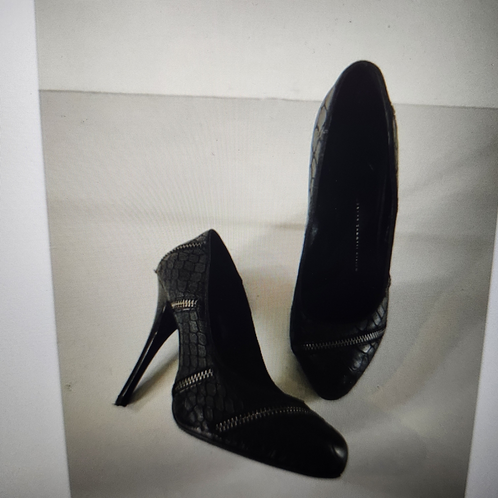 Giuseppe Zanotti Black Textured Heels - Picture 2 of 9